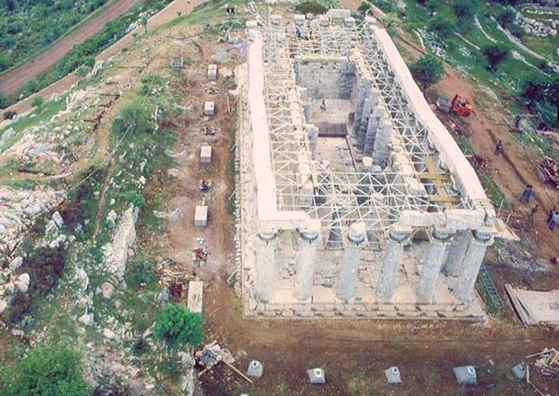 Aerial view of exterior row of columns and interior row of sanctuary columns, photo from manivoice.gr