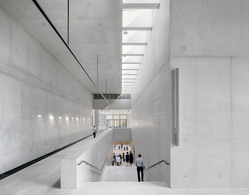 James Simon Galerie Interior