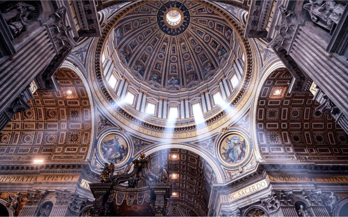 st-peters-basilica-insterrior-photograph