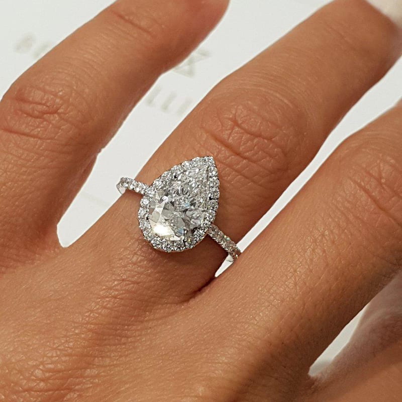 Pear-shaped engagement ring