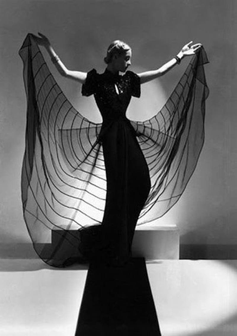 Horst P. Horst, Hellen Bennet: Spider Dress.