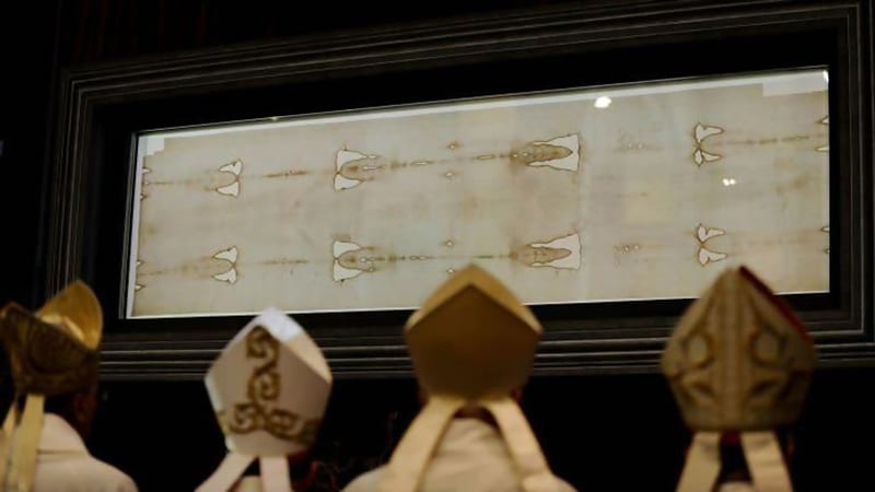 Bishops and Cardinals Venerating The Shroud