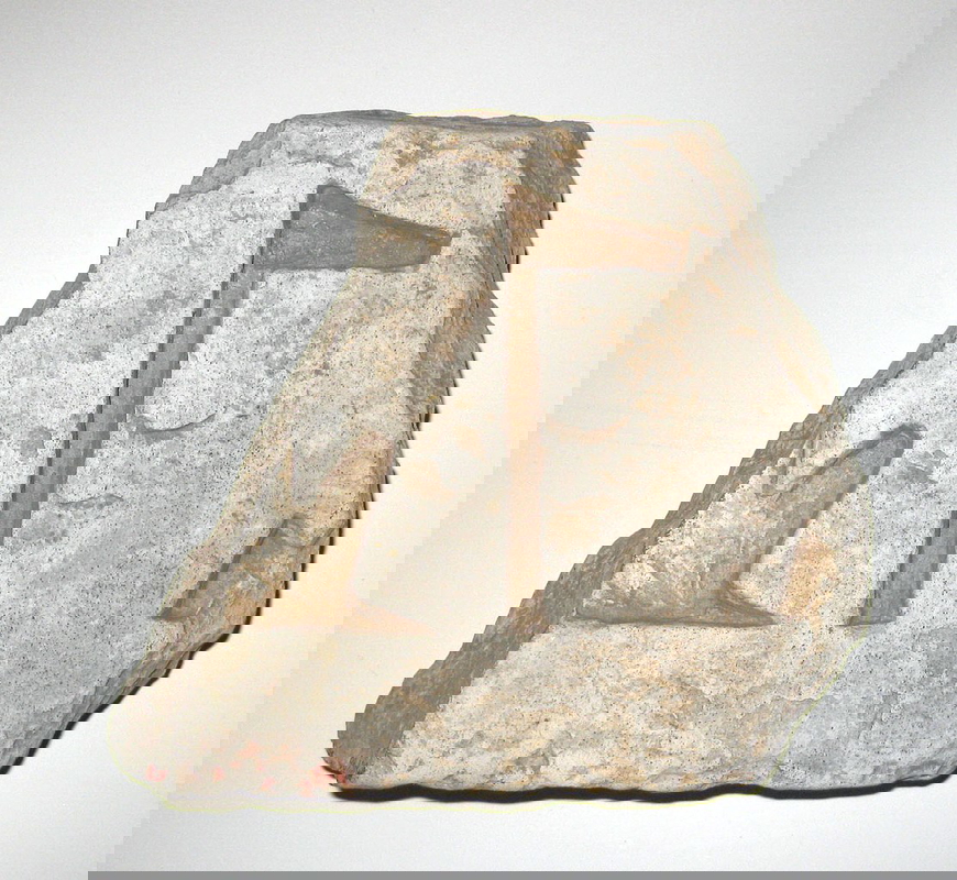 Relief fragment with flagpole hieroglyphs from the tomb of Mereri