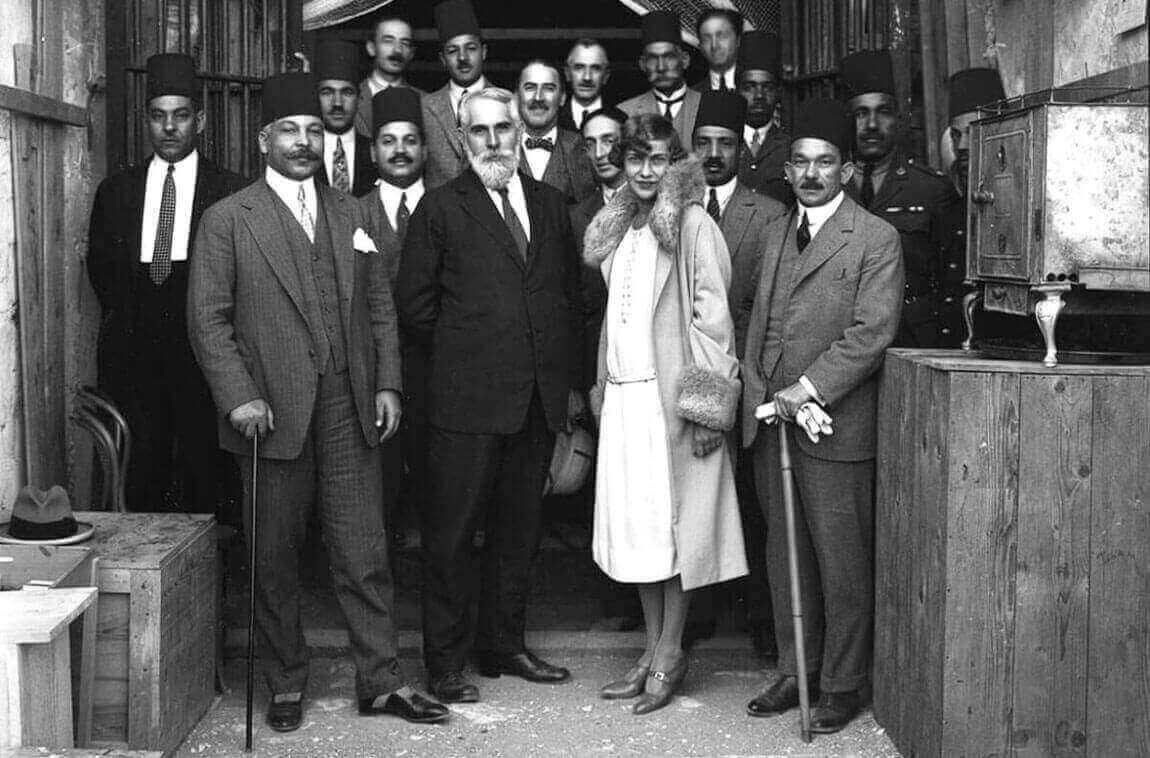 Pierre Lacau, Lady Carnarvon, Howard Carter and Egyptian officials entrance Seti II tomb, story of the sharing of antiquities and Tutankhamun's treasure