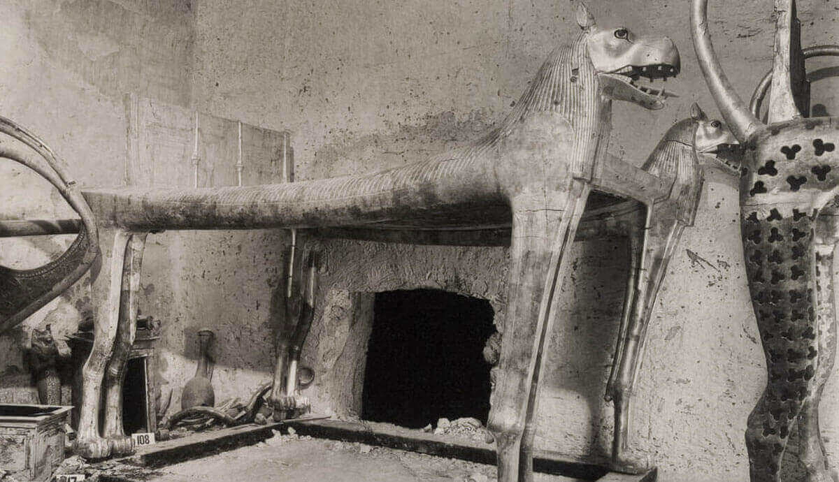 Hole dug in Tutankhamun’s tomb by plunderers, as Tut's treasure was twice looted in Antiquity
