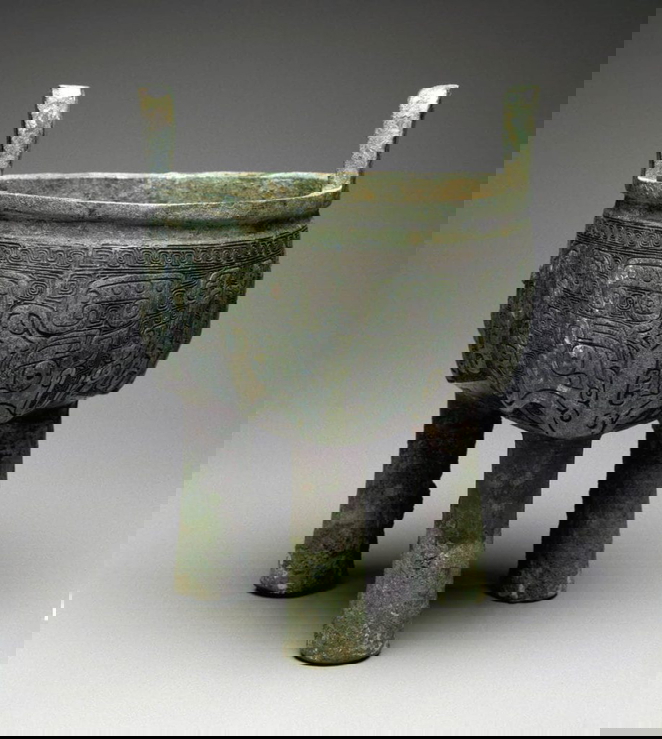 Bronze Ding Ritual Tripod Vessel