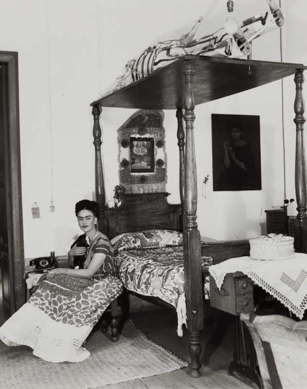frida kahlo bedroom
