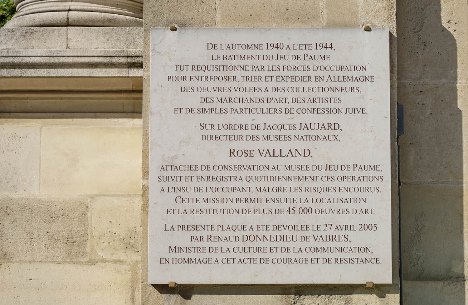 Rose Valland memorial plaque Jeu de Paume museum 2005