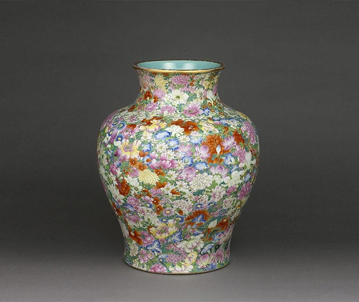 Chinese Porcelain, mille fleurs Qing dynasty vase