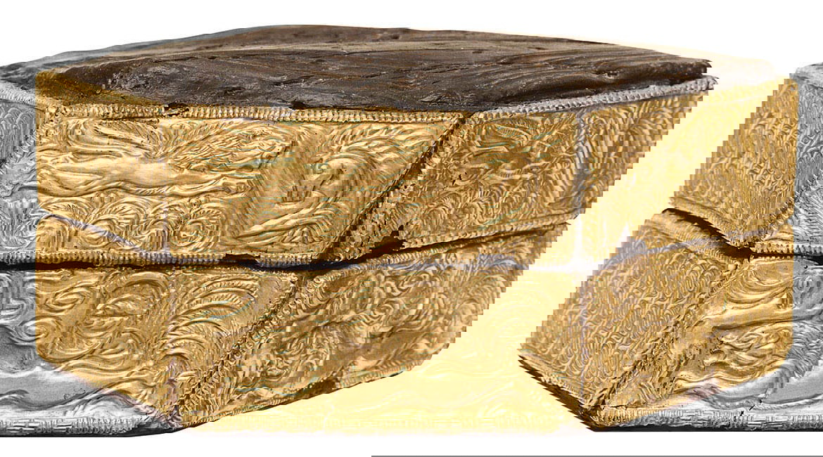 wooden pyxis decorated gold plates
