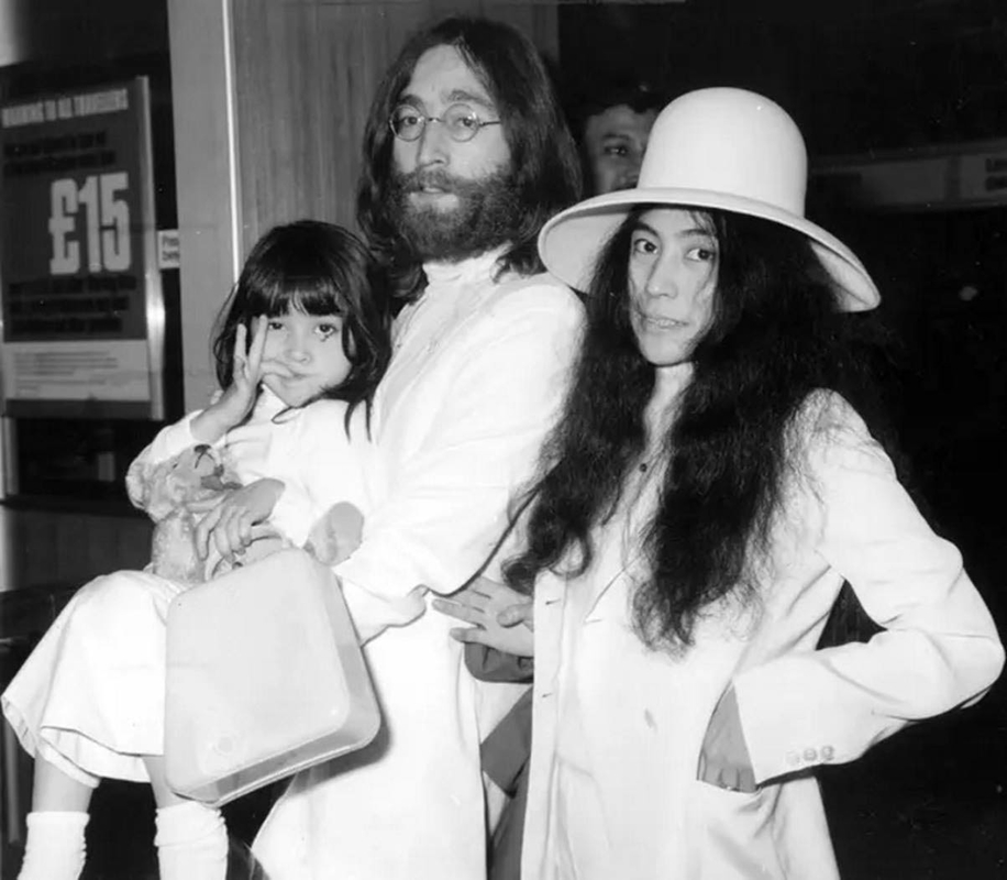 yoko ono john lennon kyoko heathrow