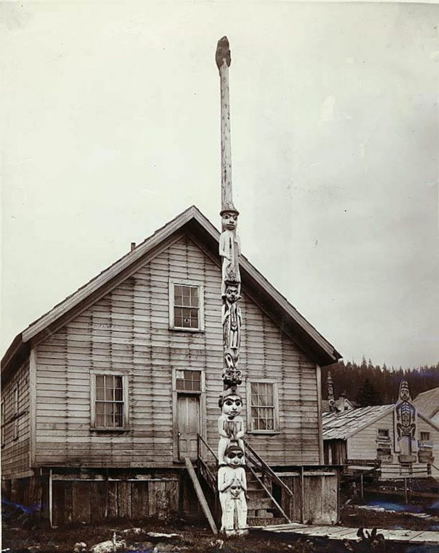 tlingit totem pole beaver totem