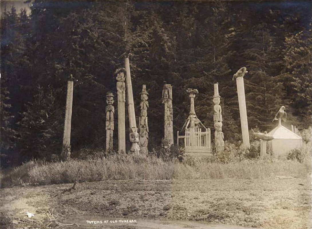 tlingit totem pole graveyard