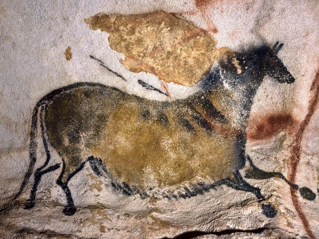 cave lascaux yellow horse
