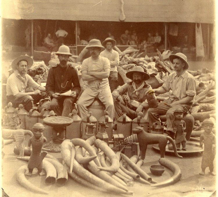 british soldiers looted artifacts