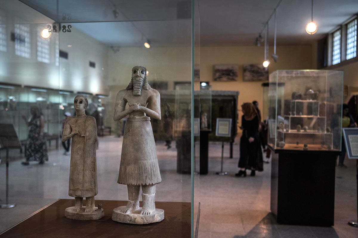 abu sumerian god statue