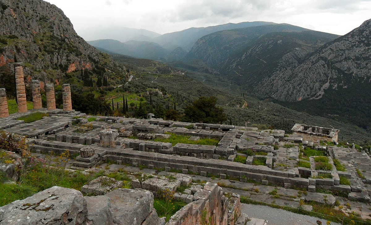 temple apollo delphi