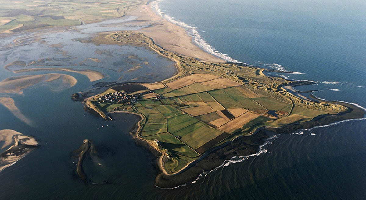 tidal island lindisfarne holy island