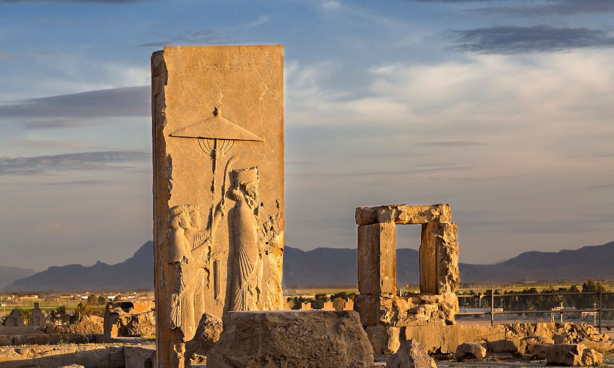 relief of king xerxes