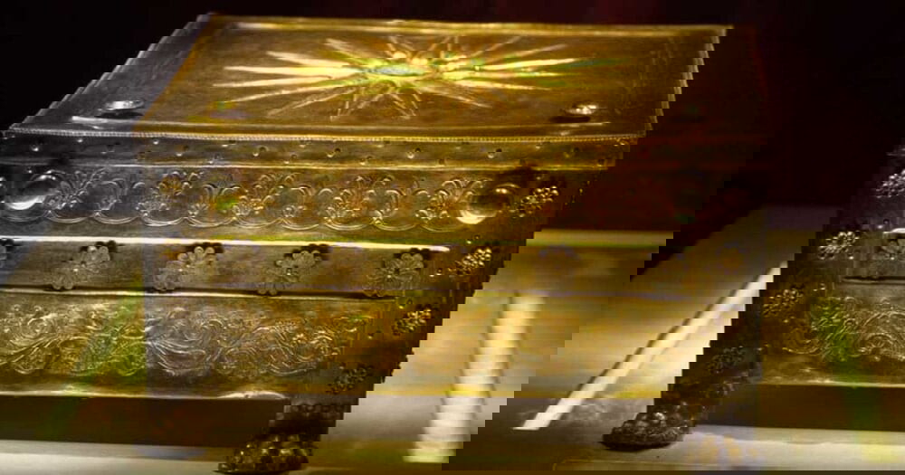 golden box star of vergina tomb philip ii
