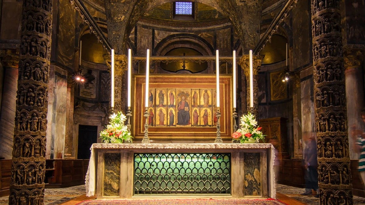 tomb at high altar saint marks