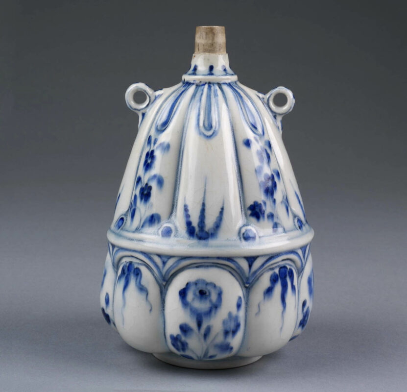 medici porcelain flask