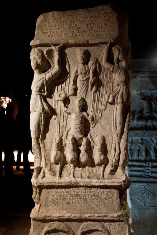 chariot racing monument