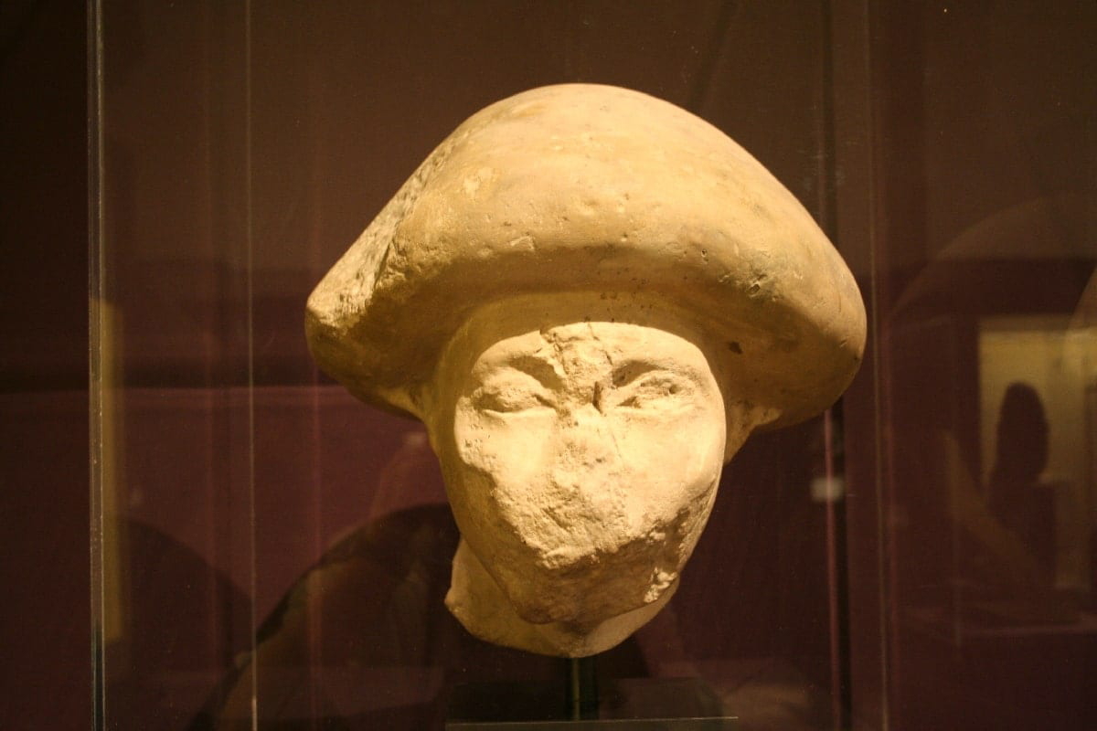 asiatic man statue head avaris asor