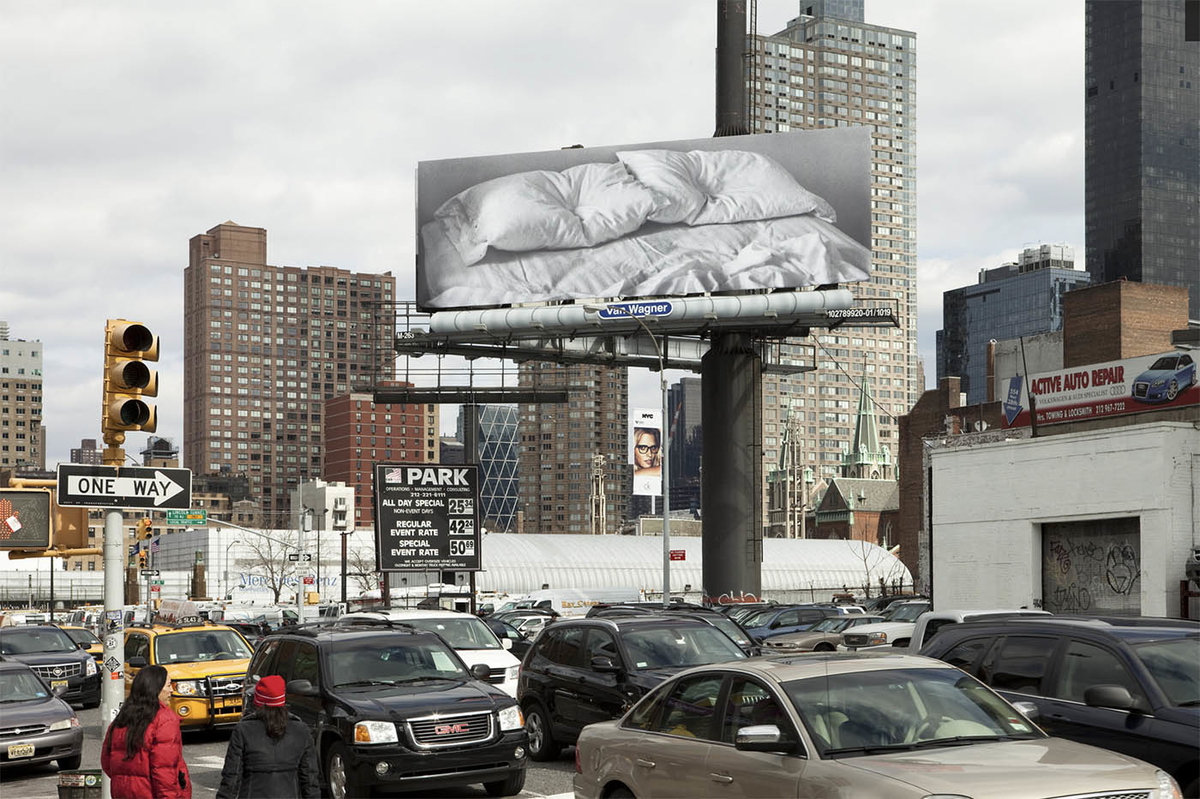 felix gonzalez torres billboard empty bed art