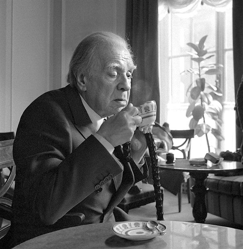 jorge-luis-borges-drinking-panta-rhei-photo