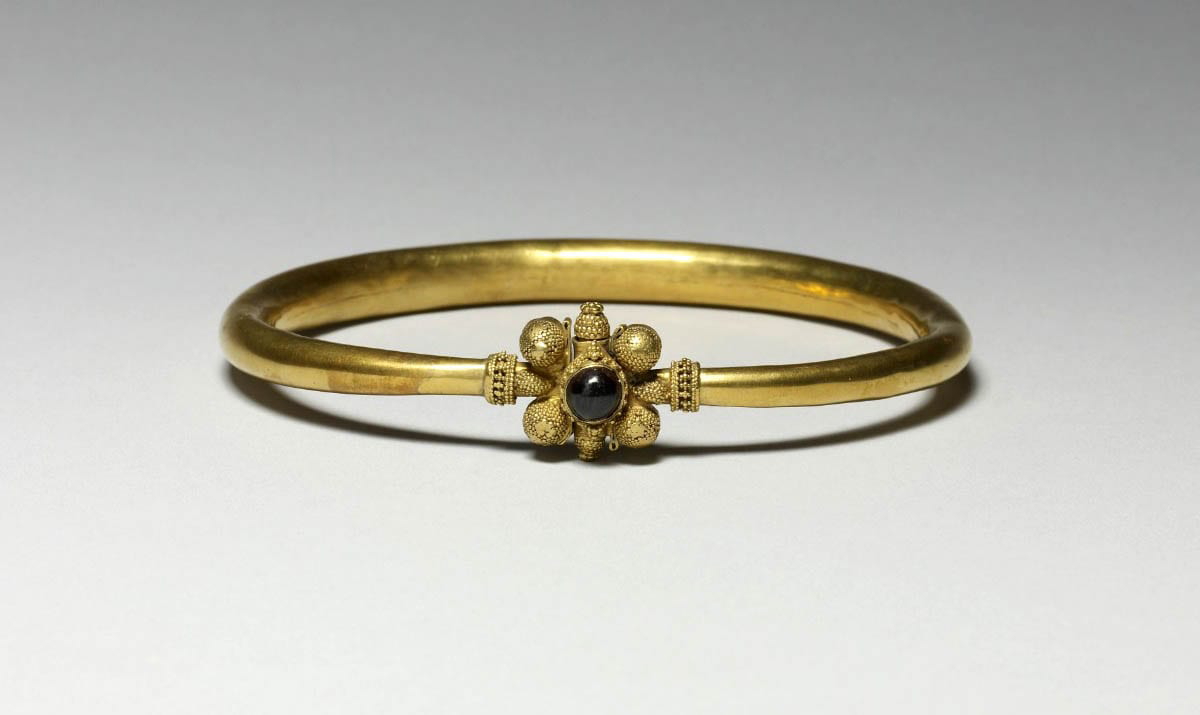the huns bracelet