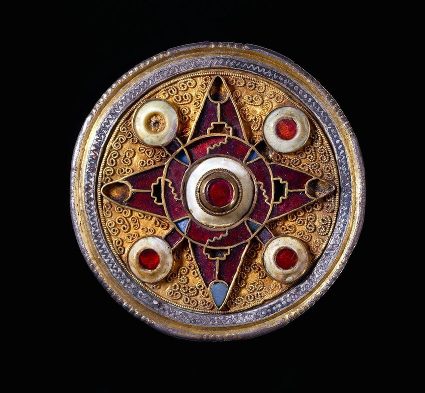 early anglo saxon brooch fall of rome