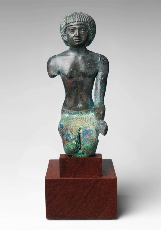 egypt kneeling priest ruler