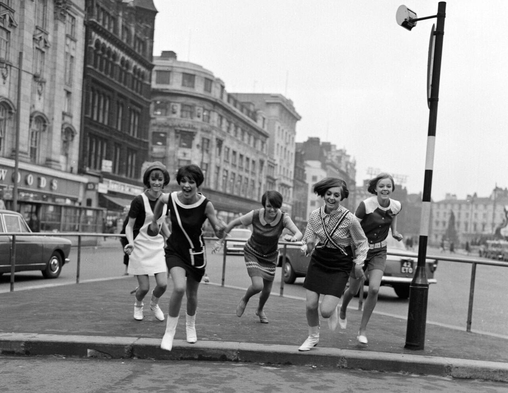 fashion history mary quant girls manchester 1966