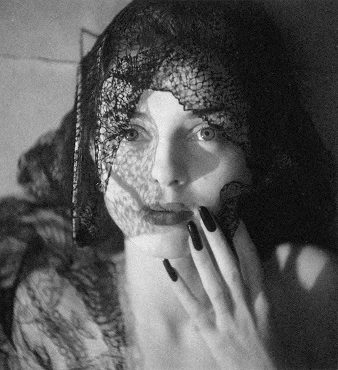 photo florette girl black white jacques henri lartigue