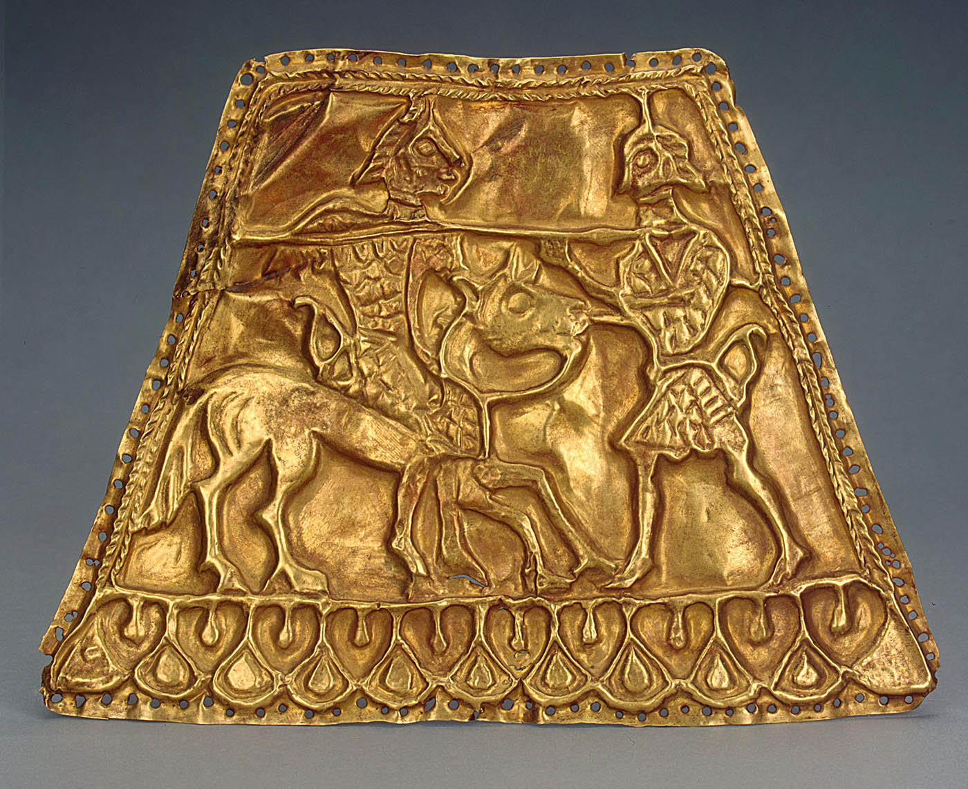 plaque scythian dismountedm mounted battle