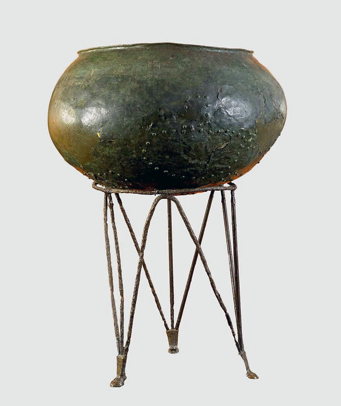 bronze tripod cauldron pythia delphi