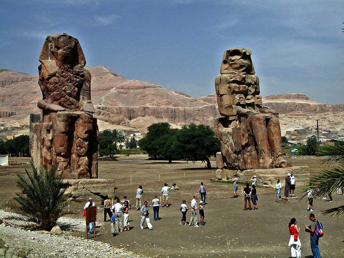 colossi of memnon modern site