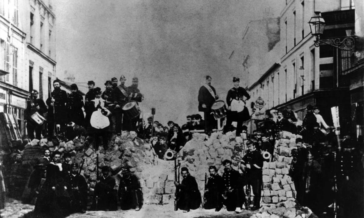 paris commune barricade charonne photo