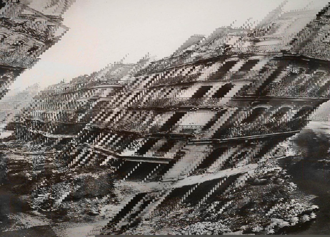 rue rivoli paris commune flames