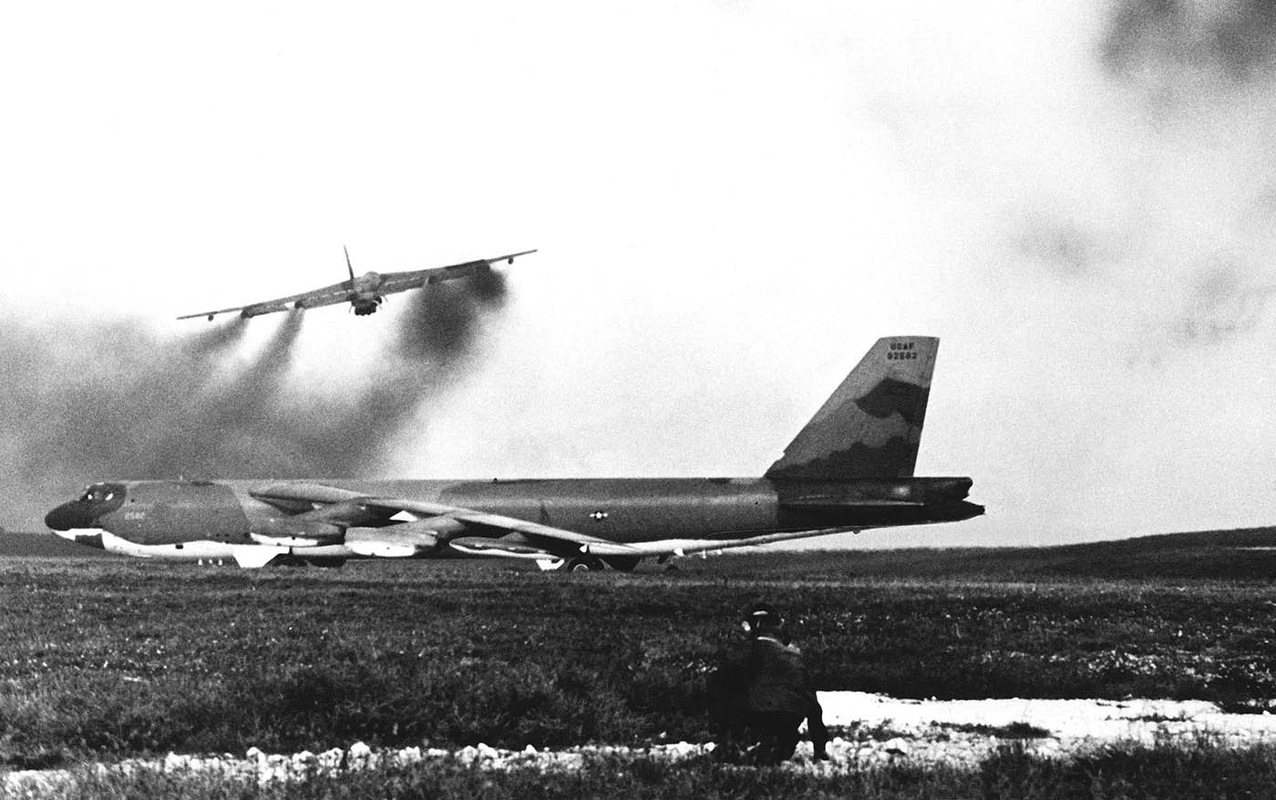 stratofortress takes off bombing run vietnam wa