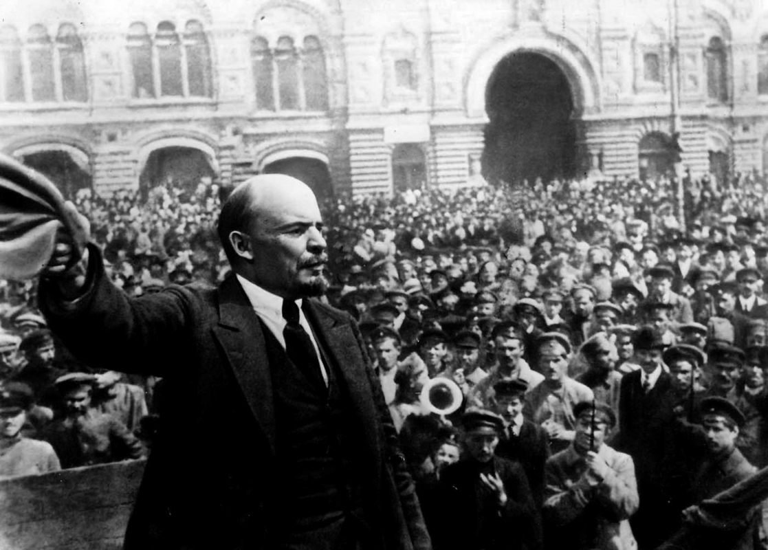 vladimir lenin crowd communism moscow 1917