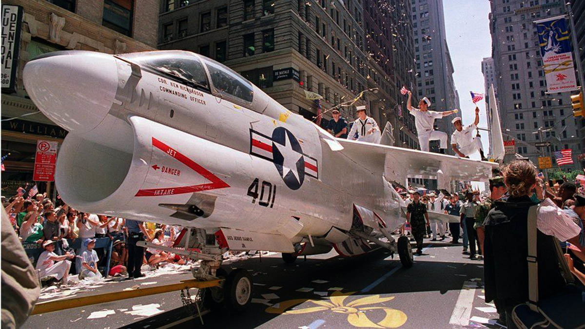 gulf war victory parade 1991 fighter jet