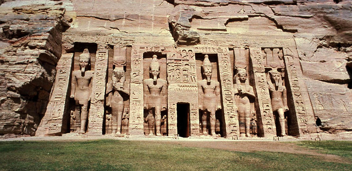 queen nefertari temple abu simbel