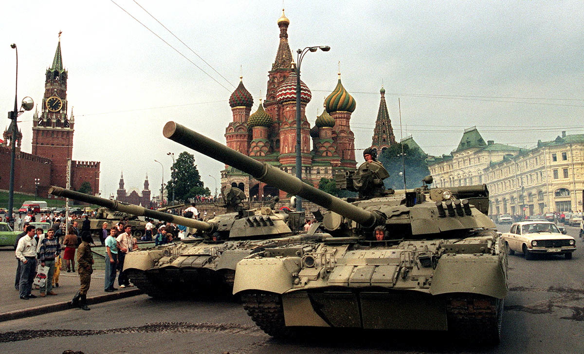 august coup tanks red square 1