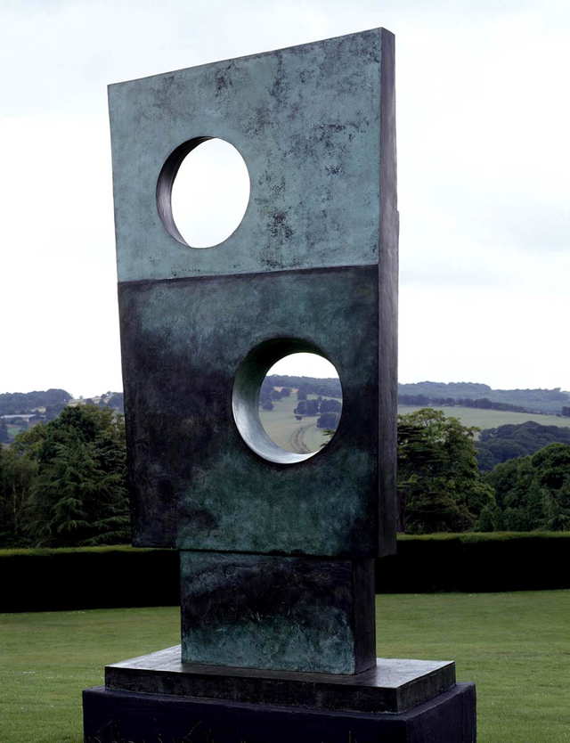 The Great British Sculptor Barbara Hepworth (5 Facts)
