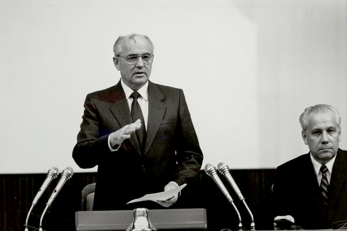 mikhail gorbachev giving speech