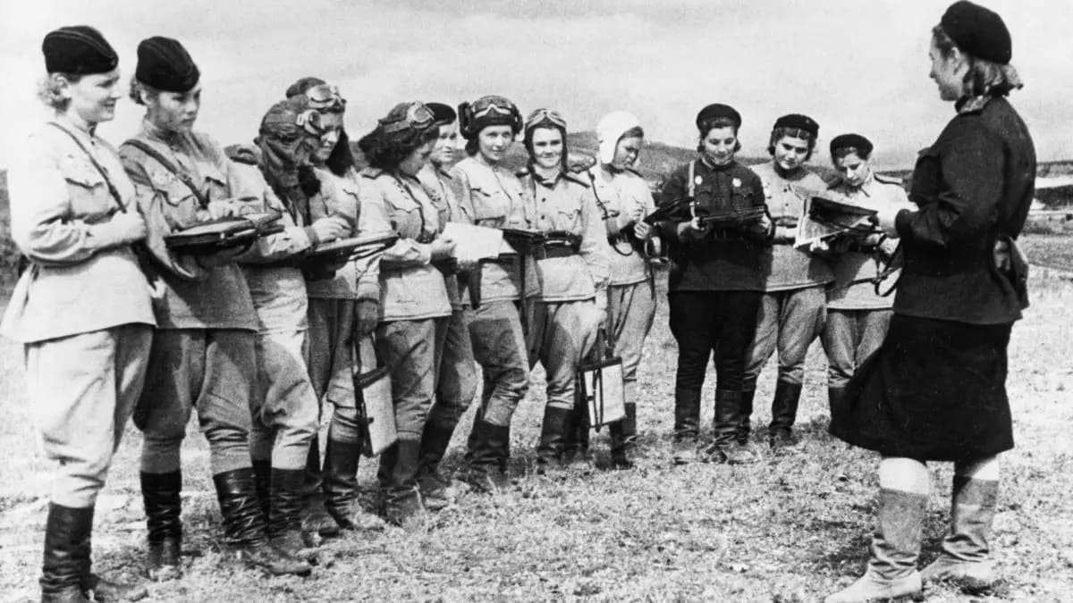 night witches receive orders raid