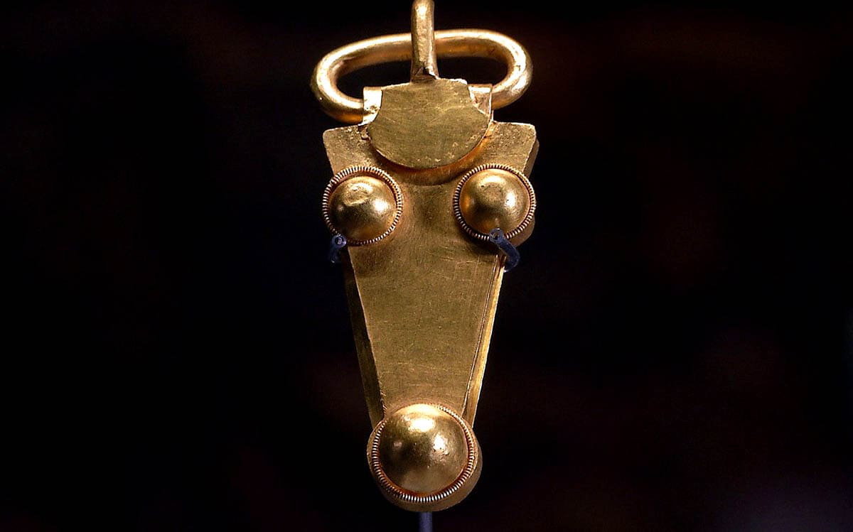 prittlewell princely burial belt buckle