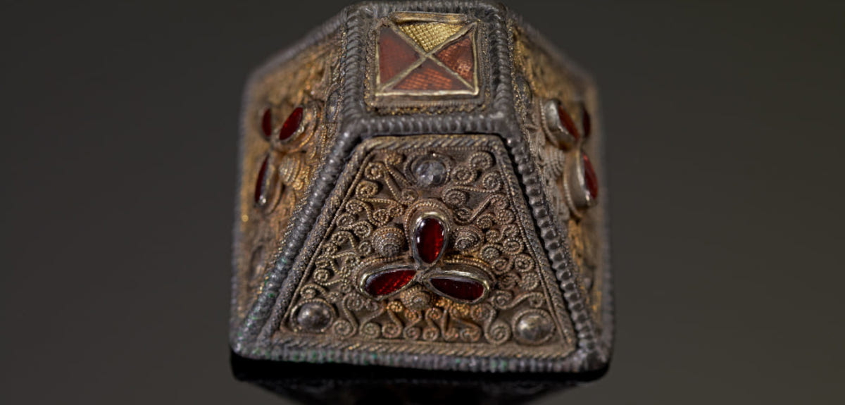 staffordshire hoard gold garnet pyramid